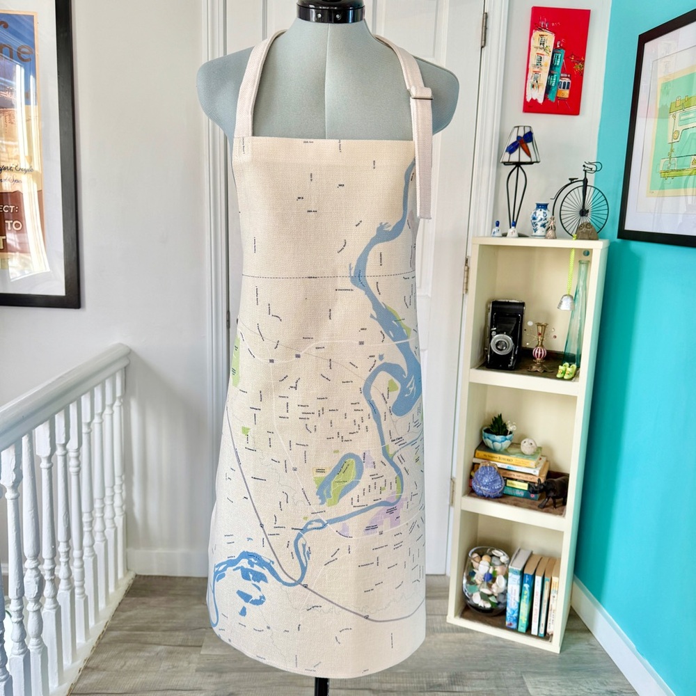 NEW w/o TAGS Wisconsin Canvas Apron featuring Dells Pond/Eau Claire, WI